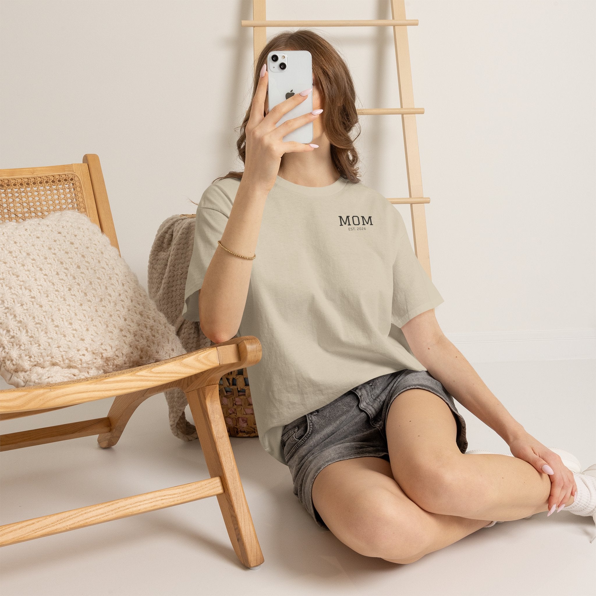 Mom Logo T-Shirt — Personalized Name Graphic Tee