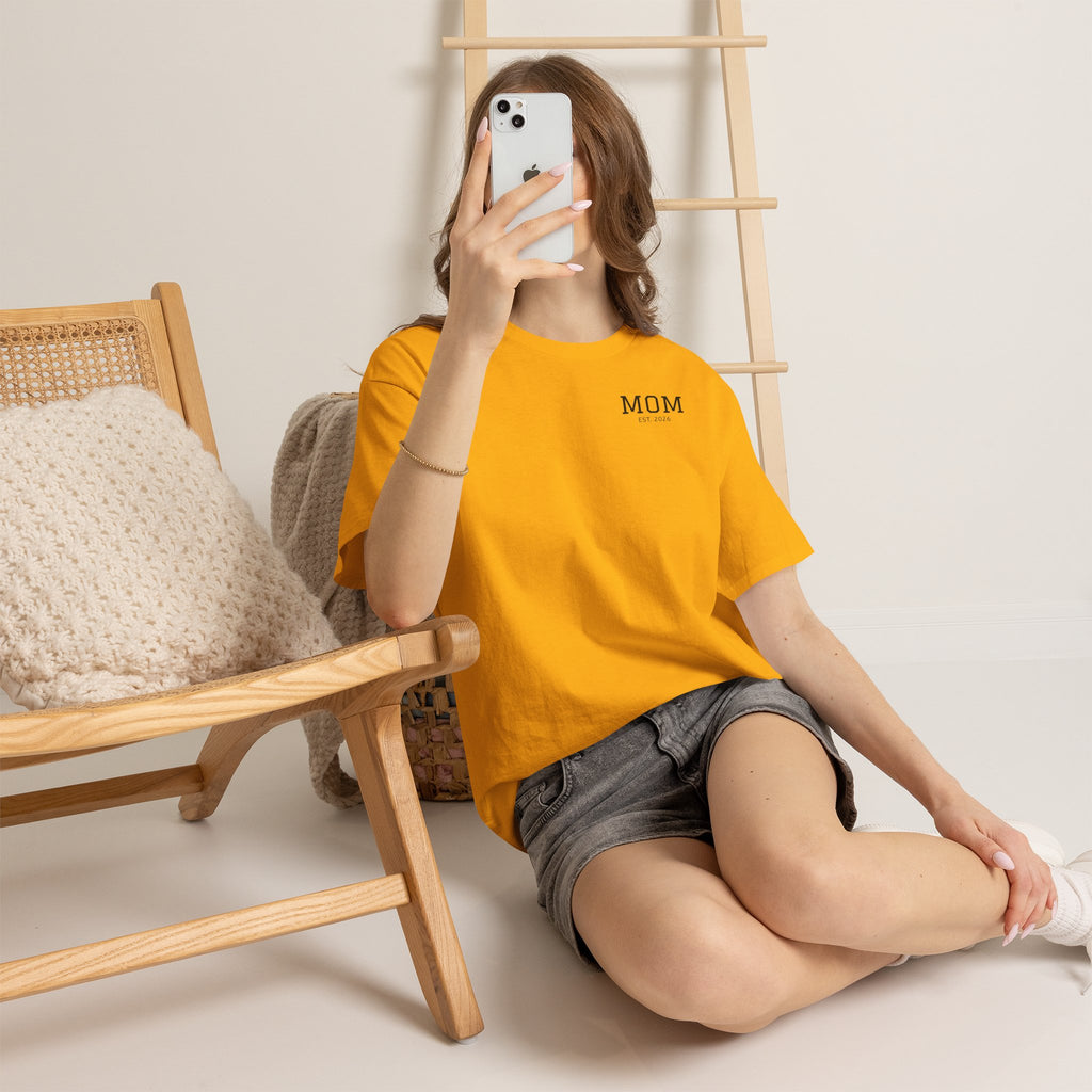 Mom Logo T-Shirt — Personalized Name Graphic Tee
