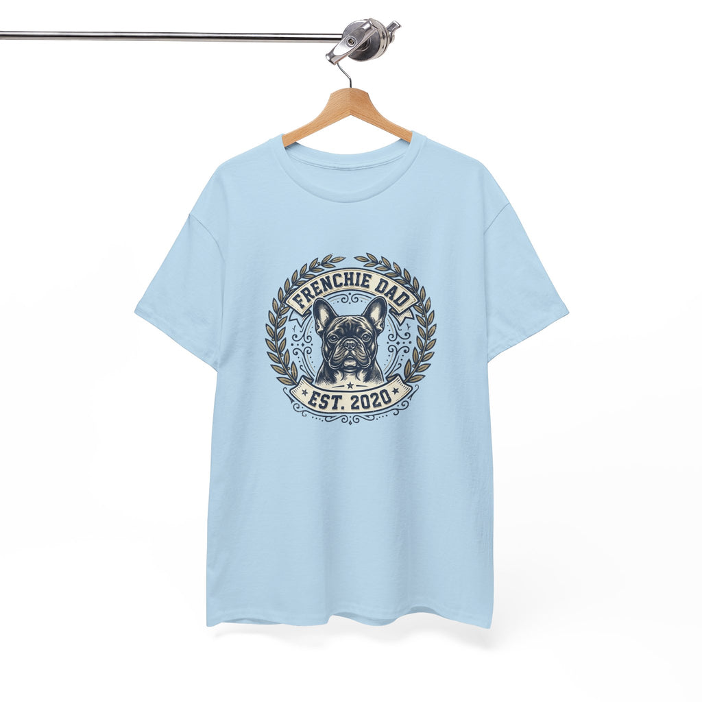 Frenchie Dad Est. 2020 T-Shirt – Vintage French Bulldog Badge Tee for Proud Dog Dads | Distressed Varsity Graphic Shirt