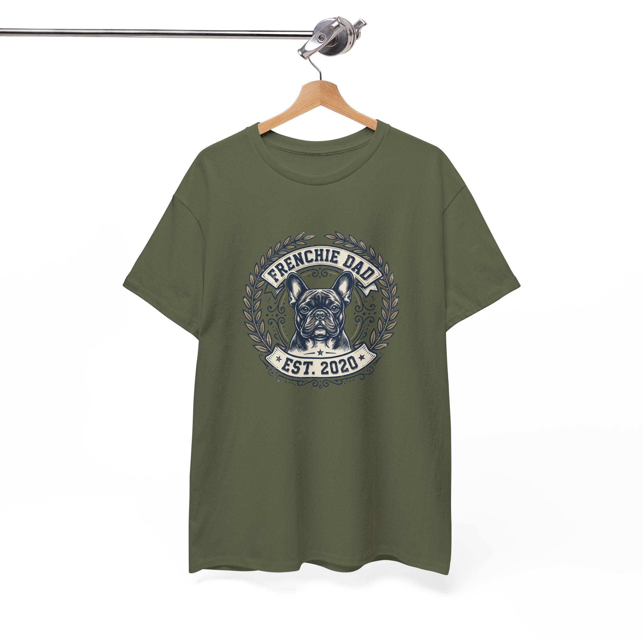 Frenchie Dad Est. 2020 T-Shirt – Vintage French Bulldog Badge Tee for Proud Dog Dads | Distressed Varsity Graphic Shirt