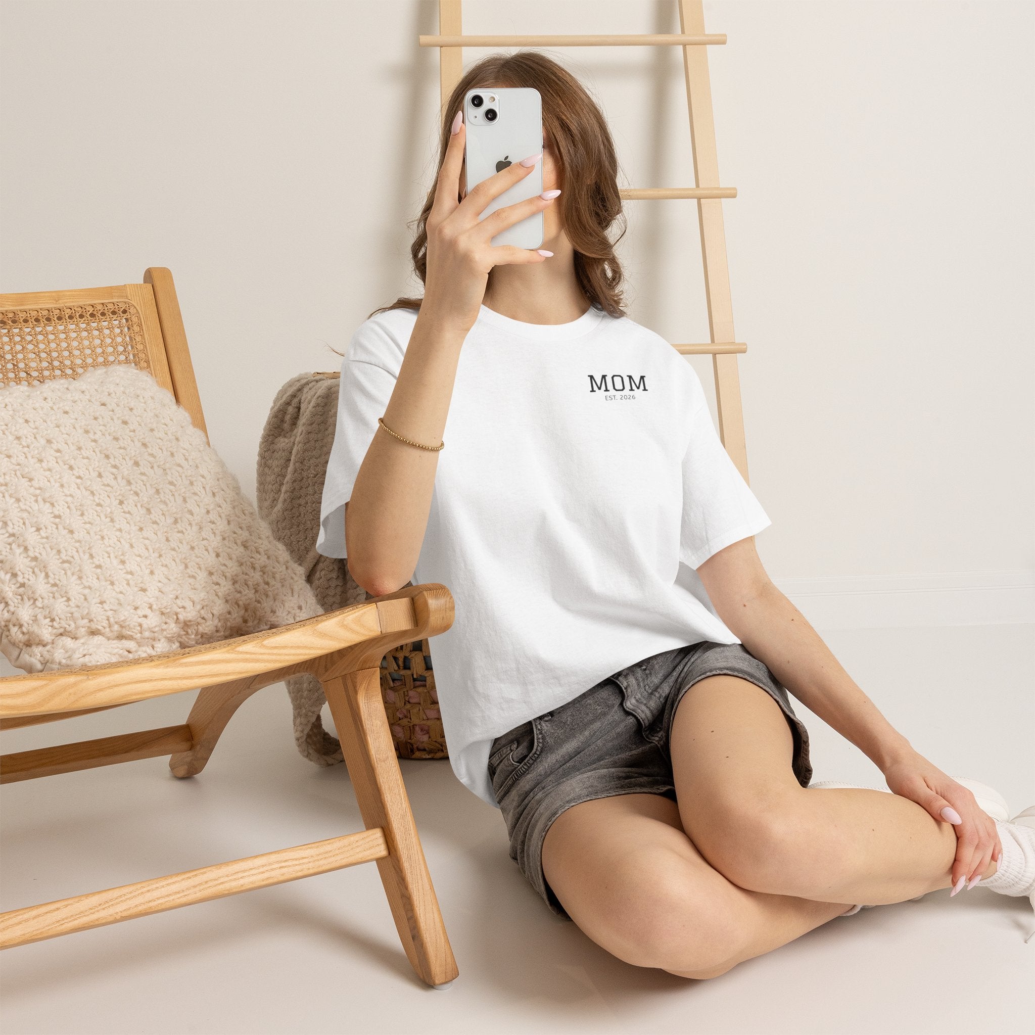 Mom Logo T-Shirt — Personalized Name Graphic Tee