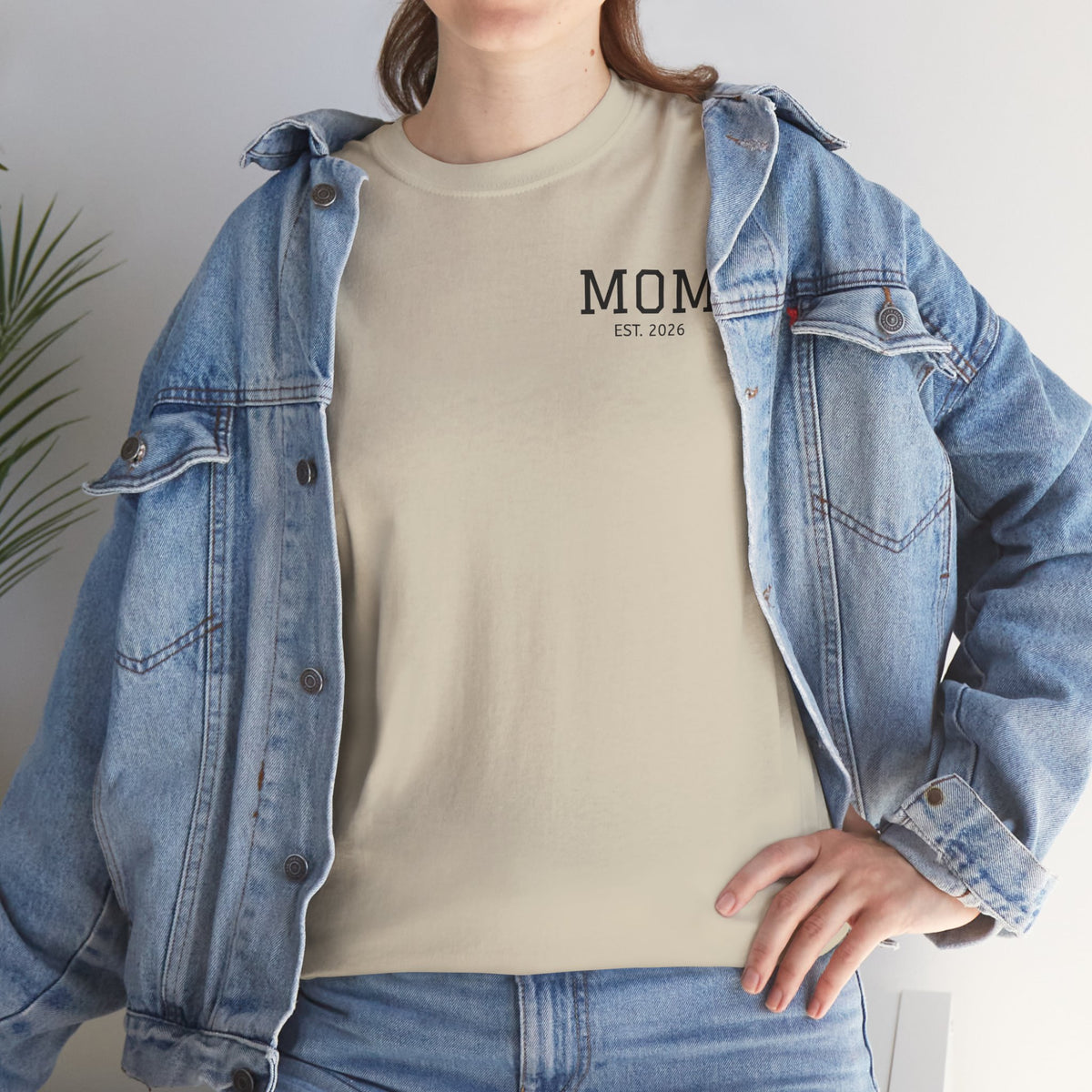 Mom Logo T-Shirt — Personalized Name Graphic Tee