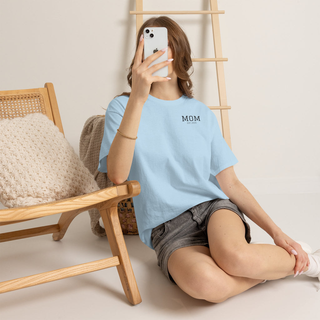 Mom Logo T-Shirt — Personalized Name Graphic Tee