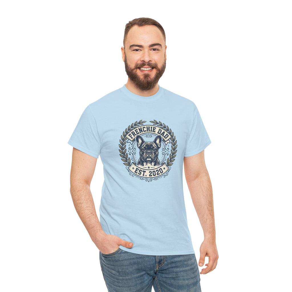 Frenchie Dad Est. 2020 T-Shirt – Vintage French Bulldog Badge Tee for Proud Dog Dads | Distressed Varsity Graphic Shirt