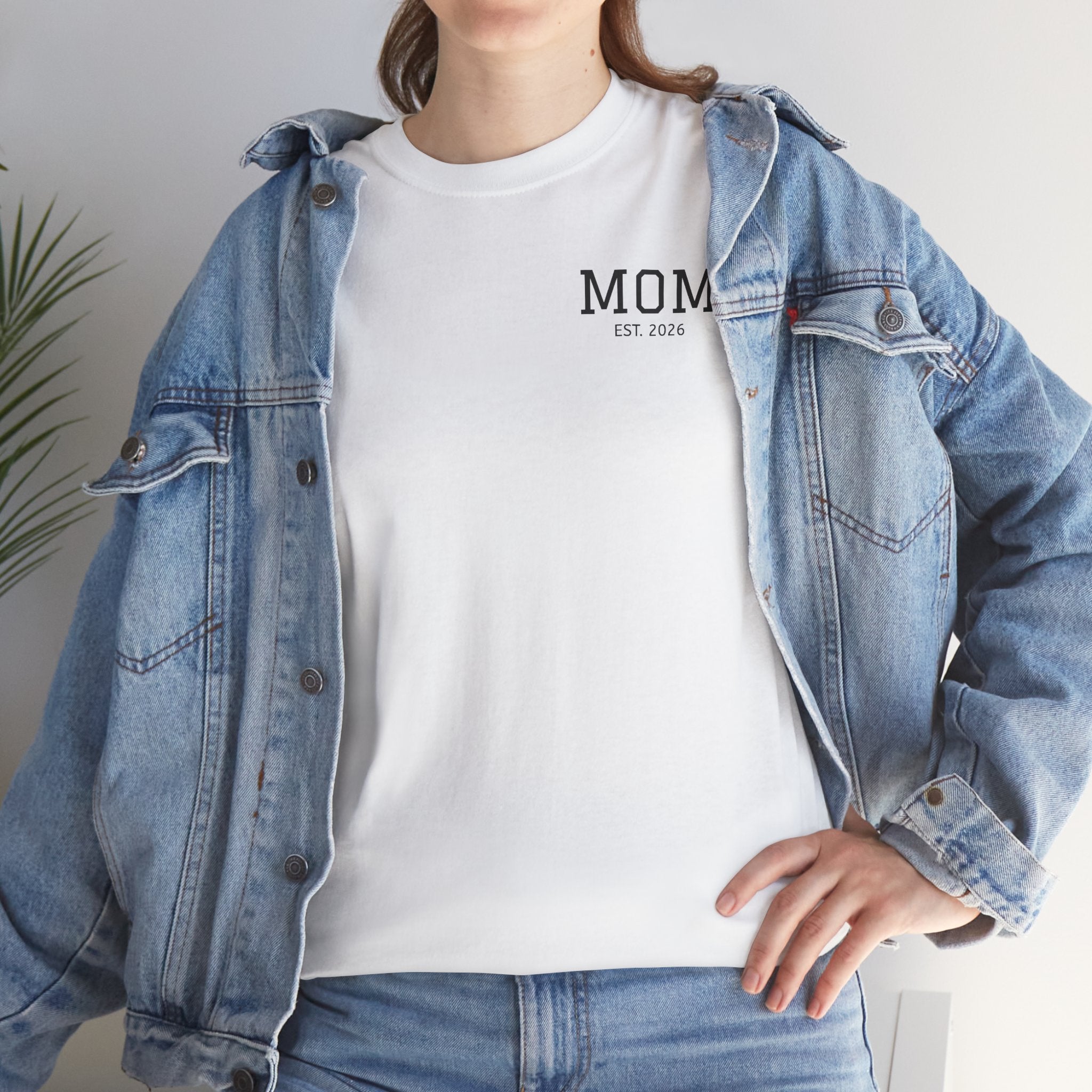 Mom Logo T-Shirt — Personalized Name Graphic Tee