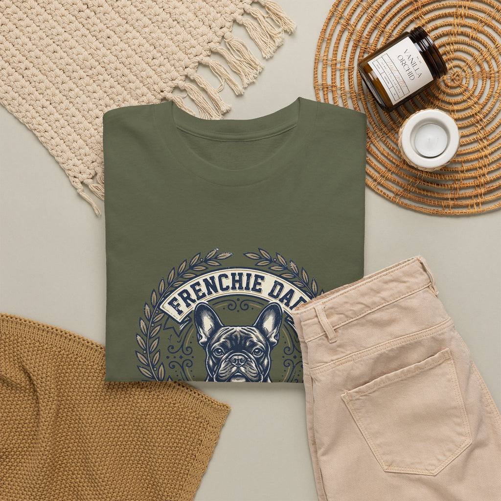 Frenchie Dad Est. 2020 T-Shirt – Vintage French Bulldog Badge Tee for Proud Dog Dads | Distressed Varsity Graphic Shirt