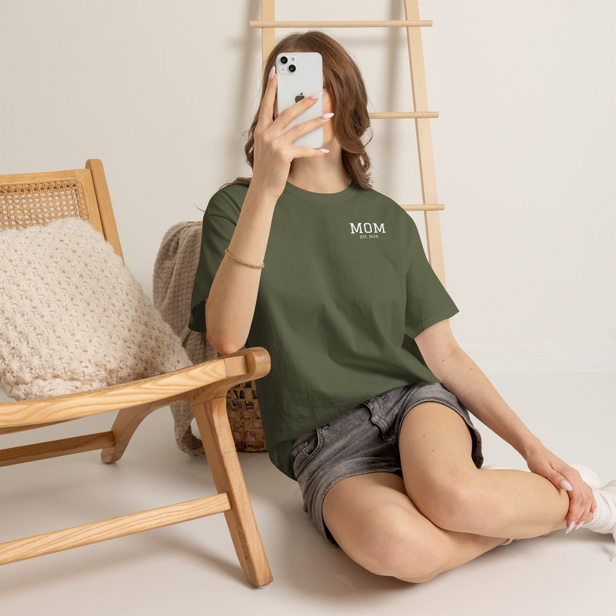Mom Logo T-Shirt — Personalized Name Graphic Tee